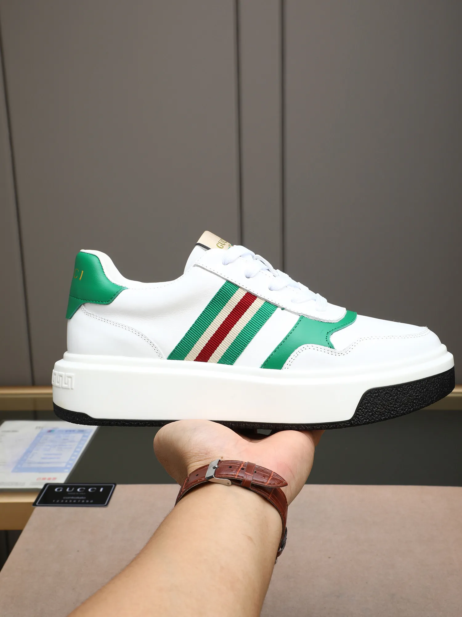 Men's shoes 💰480 New men's shoes GUCCI Fashion trend Made of first-layer calfskin ➕ washed sheep lining! The foot feels super comfortable and the workmanship is impeccable. Foam ultra-light outsole, size: 38-44 (45 customized) 3 colors to choose from!